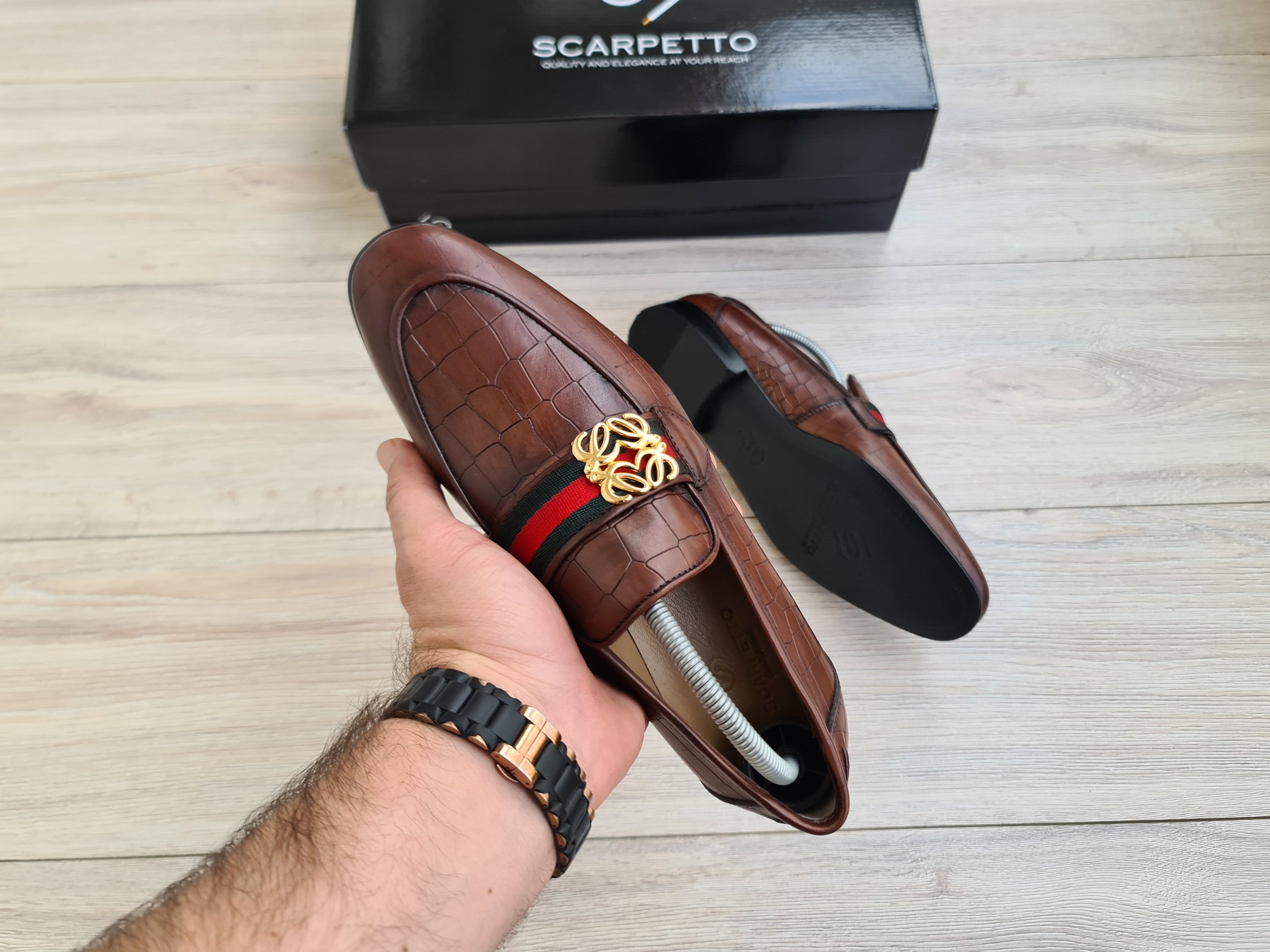 Fiore Croco-Embossed Leather Men's Loafer — sole detail | Scarpetto