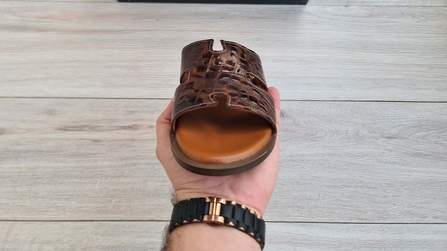 CLASSIC LEATHER SANDALS FOR MEN IN VOUGE