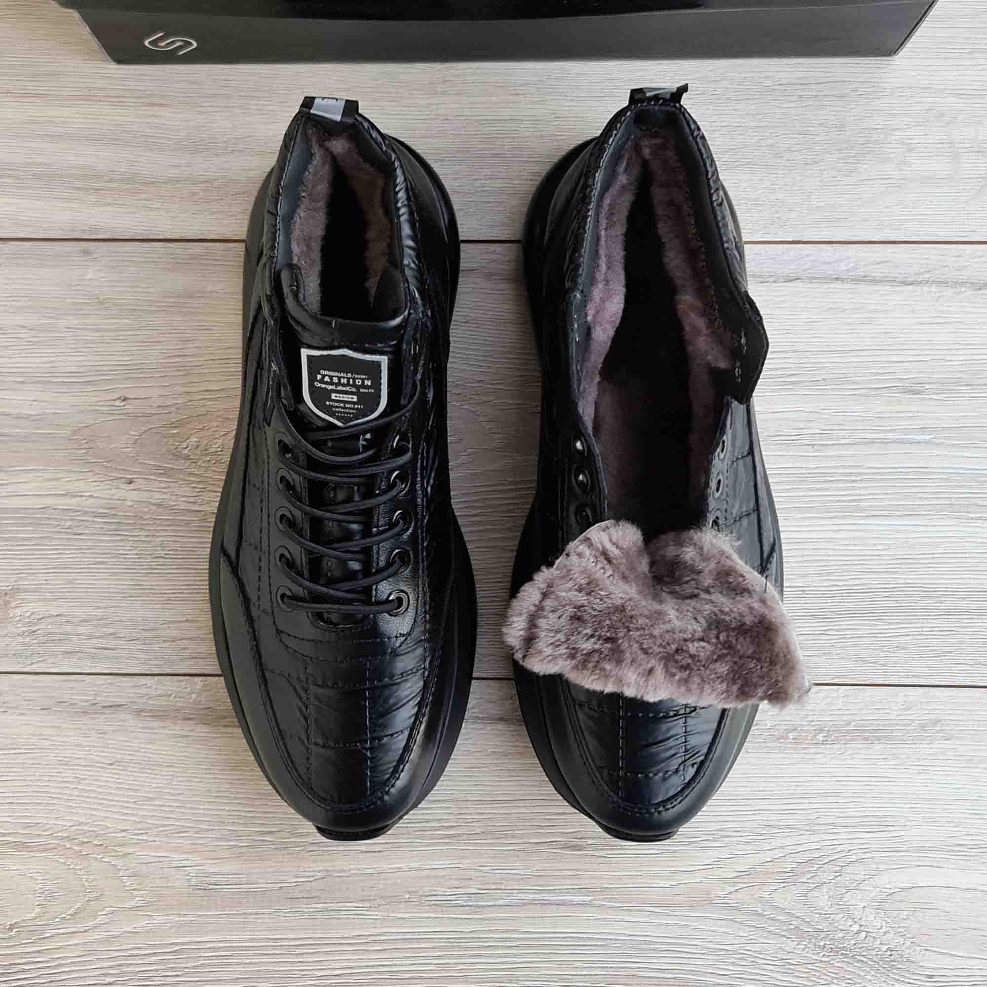 Activo Fur-Lined Black Leather Sneaker — sole detail | Scarpetto