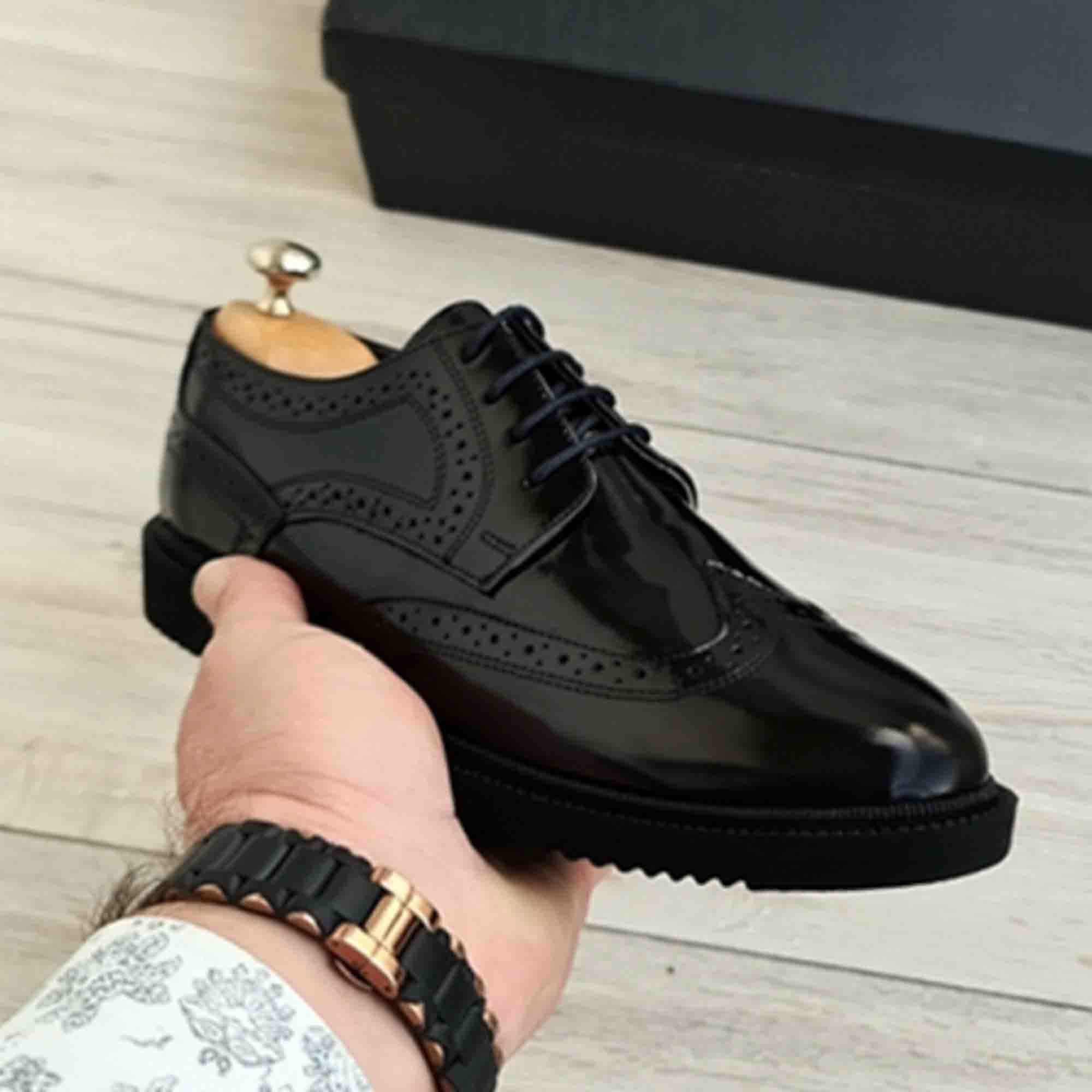 Monarch Wingtip Brogue Leather Men's Derby — heel detail | Scarpetto