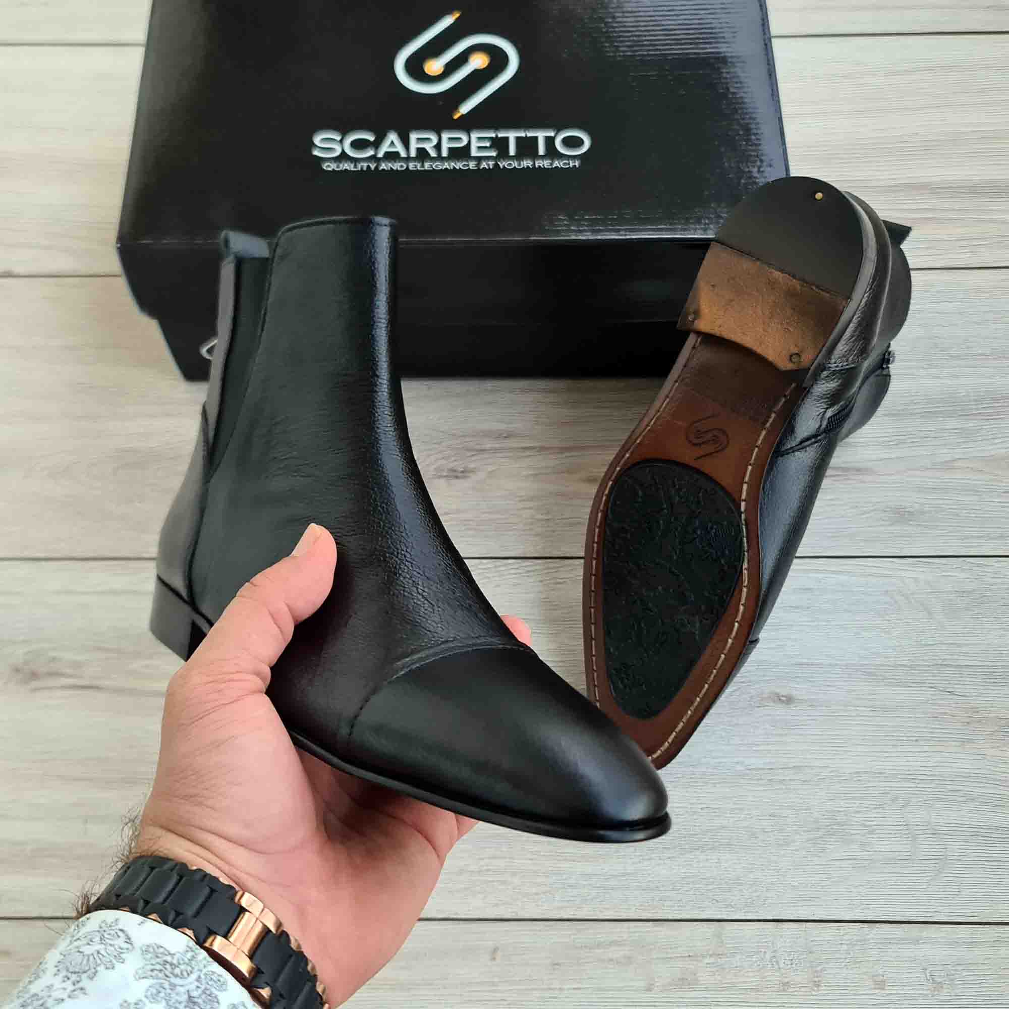 Cavaliero Floater Leather Men's Chelsea Boots — toe detail | Scarpetto