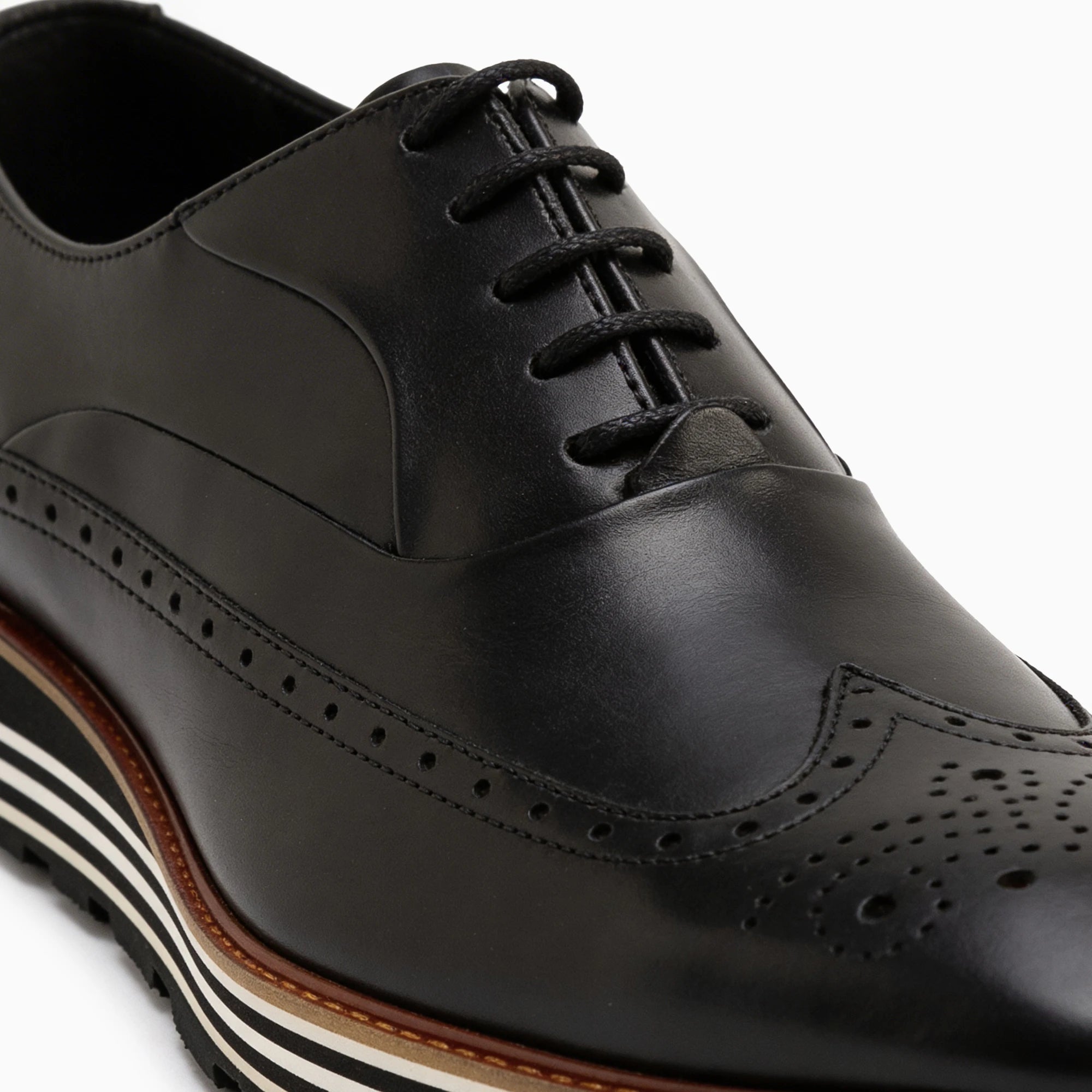 Angelo Classic Black Wingtip Oxford for Men — heel detail | Scarpetto