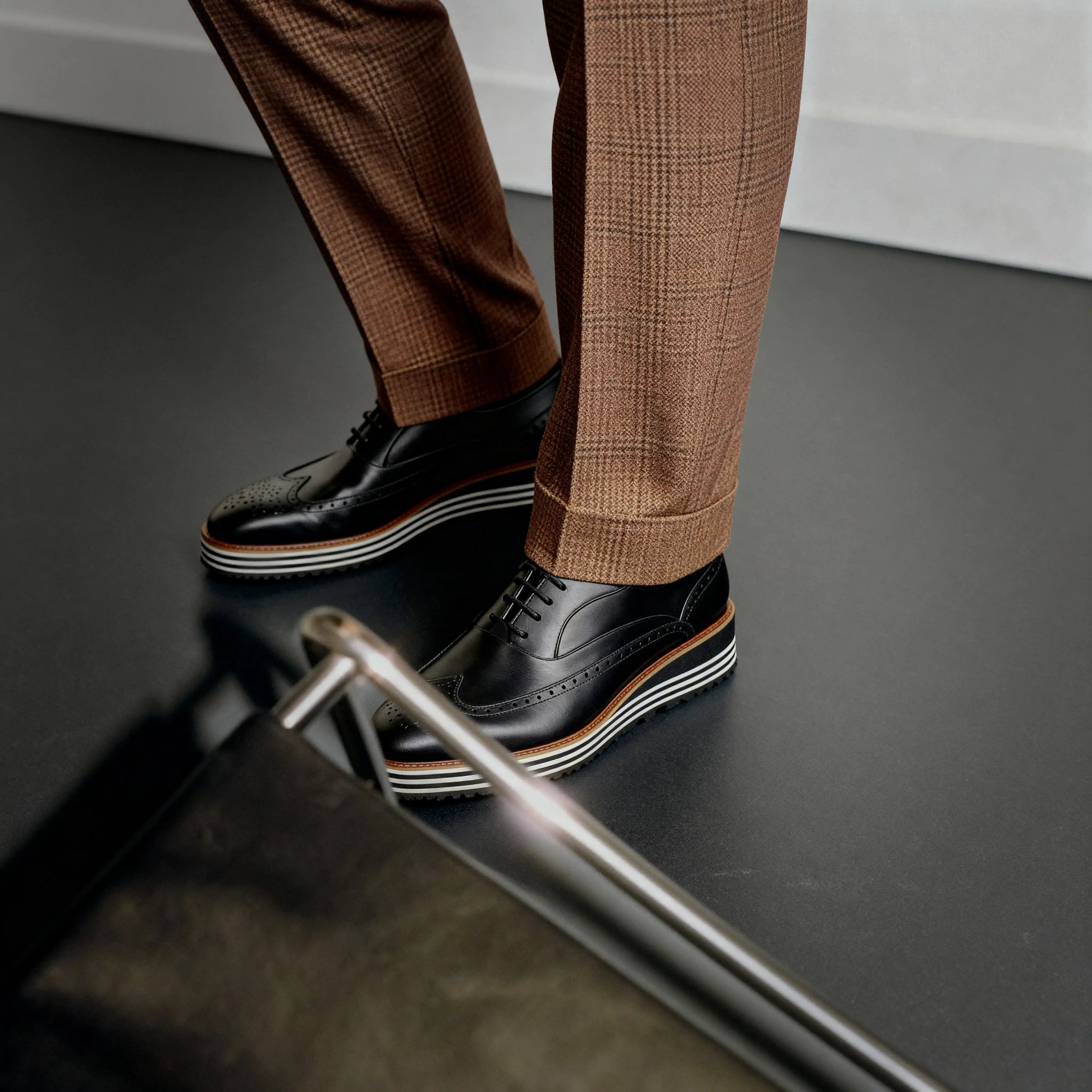 Angelo Classic Black Wingtip Oxford for Men — toe detail | Scarpetto